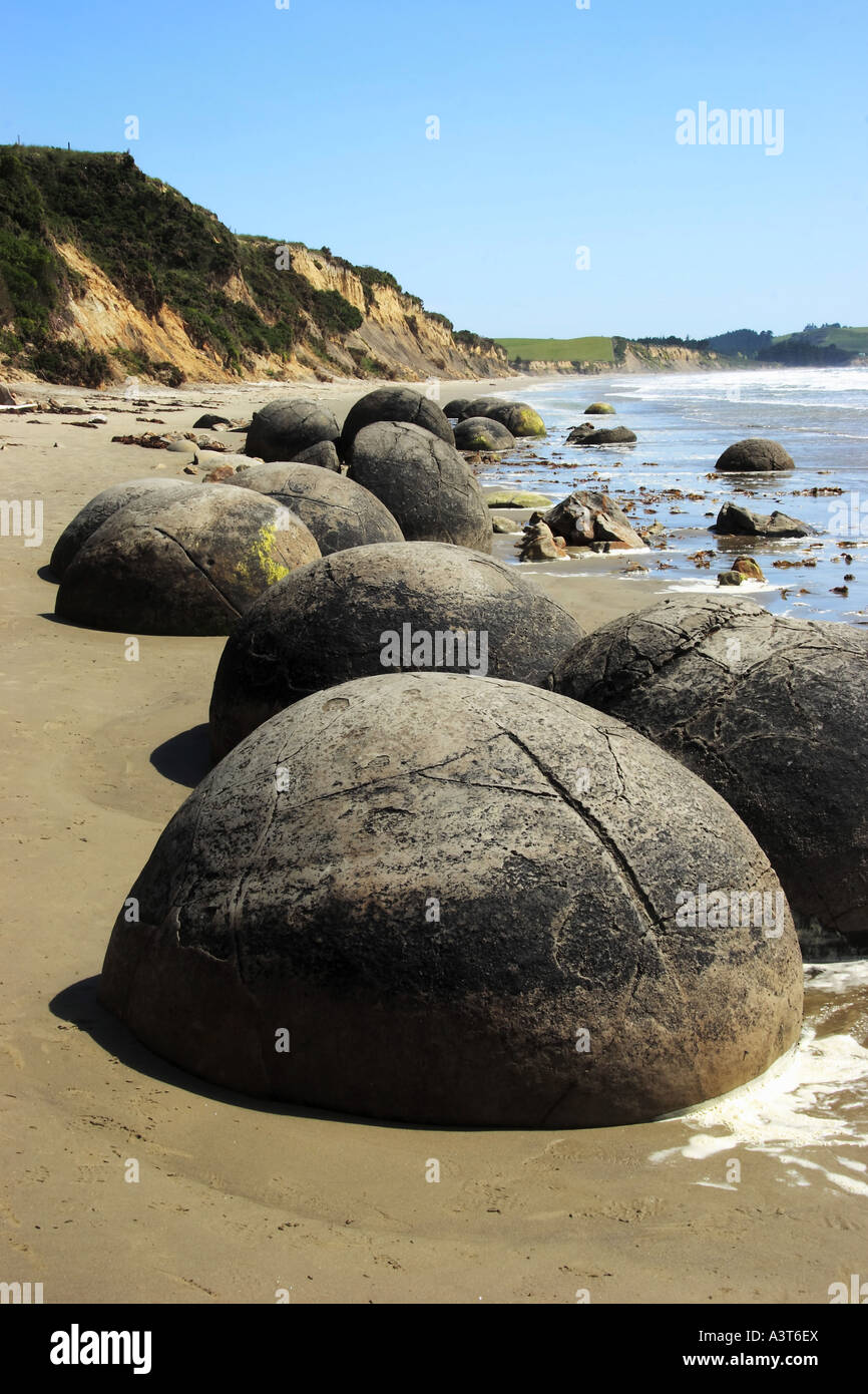 Moeraki Boulders Round Rocks On A Sandstrand New Zealand Stock Photo Alamy Moeraki Boulders Round Rocks On A Sandstrand New Zealand Stock Photo Alamy