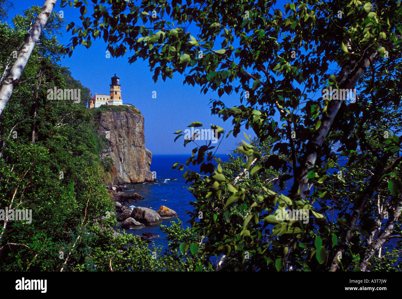 THE SPLIT ROCK LIGHTHOUSE AT SPLIT ROCK LIGHTHOSE STATE PARK NEAR TWO ...