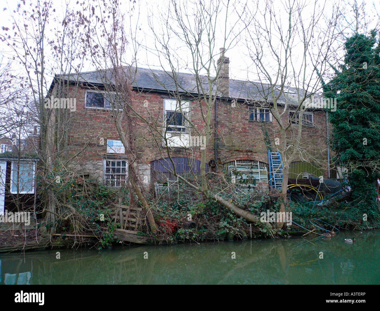 Derilect building on The Oxford Canal Stock Photo