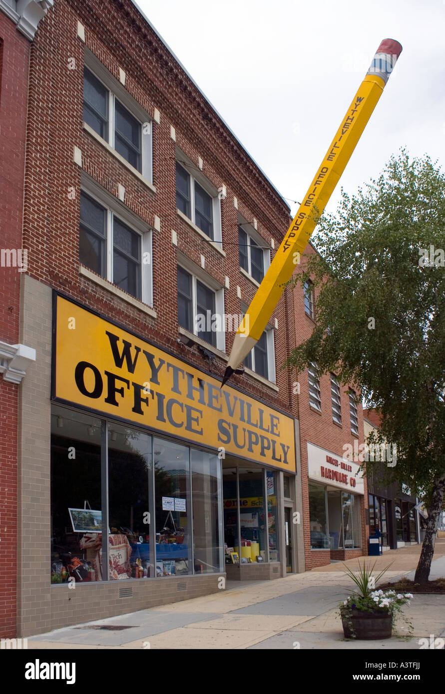 Giant Pencil in front of the Wytheville Virginia Office Supply store Stock Photo