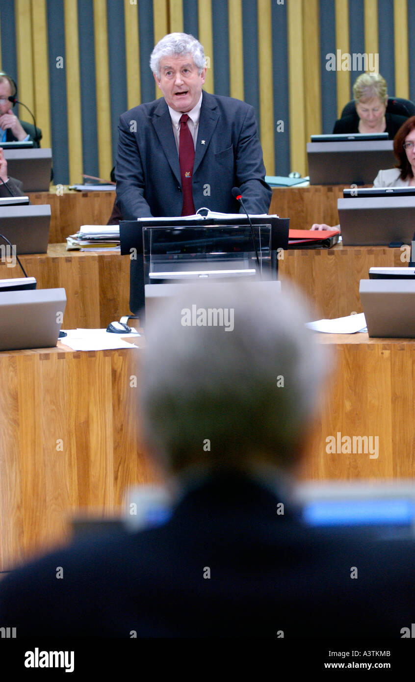 First Minister Rhodri Morgan speaking in the Senedd Debating Chamber of the National Assembly for Wales Cardiff Bay Wales UK Stock Photo