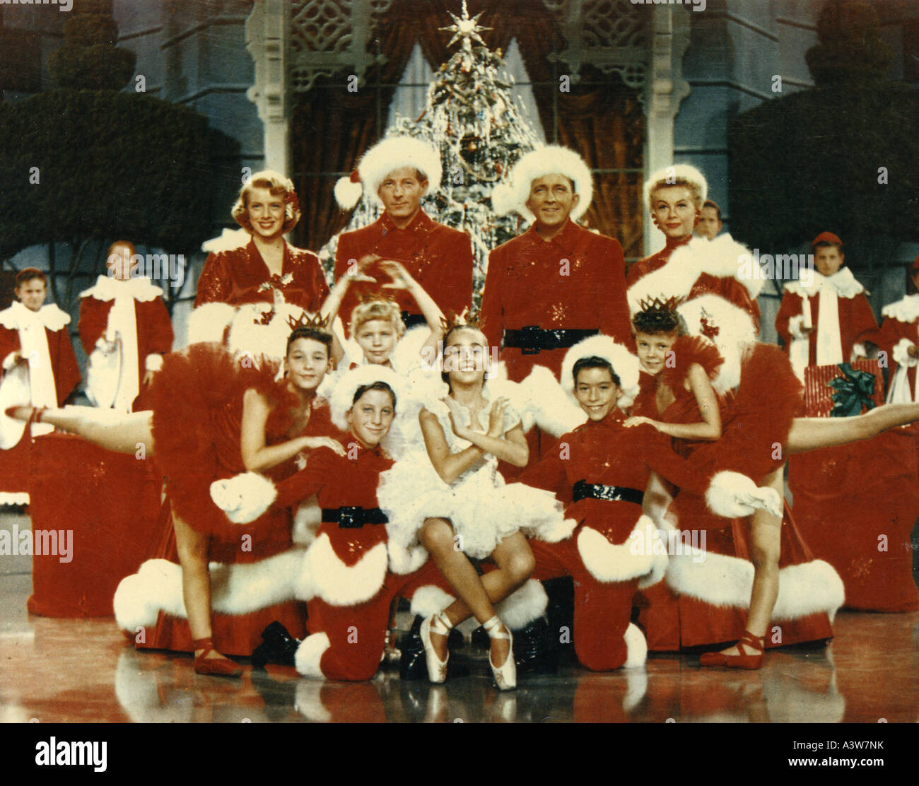 WHITE CHRISTMAS 1954 Paramount film with from left at back Rosemary Clooney, Danny Kaye, Bing Crosby  and Vera-Ellen Stock Photo