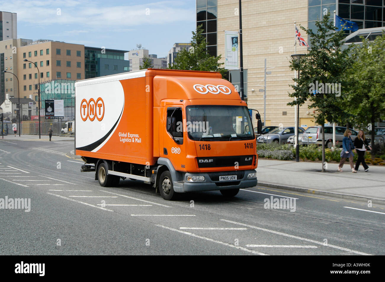 Tnt courier delivery van hires stock photography and images Alamy