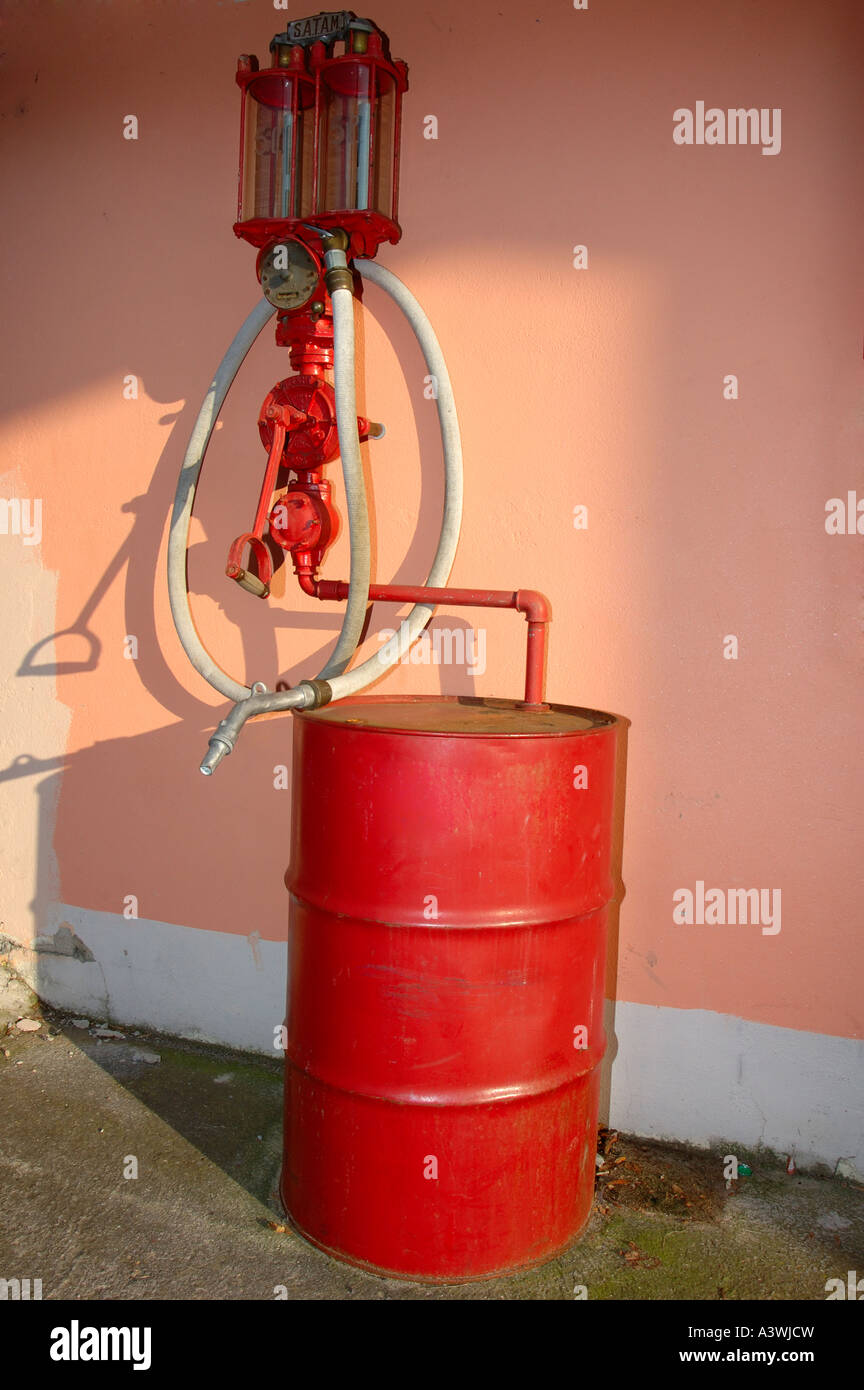 Antique fuel dispenser hires stock photography and images Alamy
