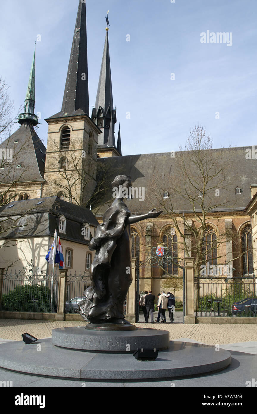 Luxembourg Place Clairefontaine statue of Grande Duchesse Charlotte