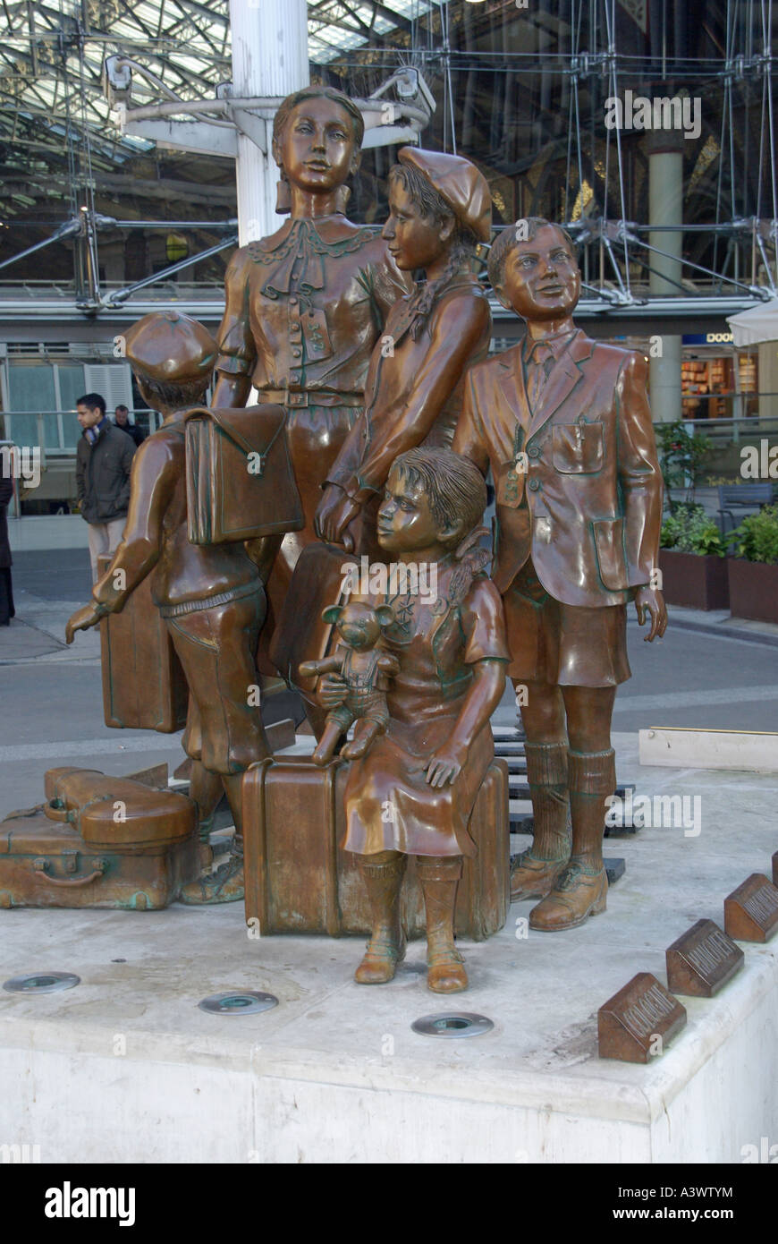 Bronze memorial sculpture Kindertransport The Arrival by Frank Meisler rescue of Jewish children arriving London Liverpool Street station England UK Stock Photo