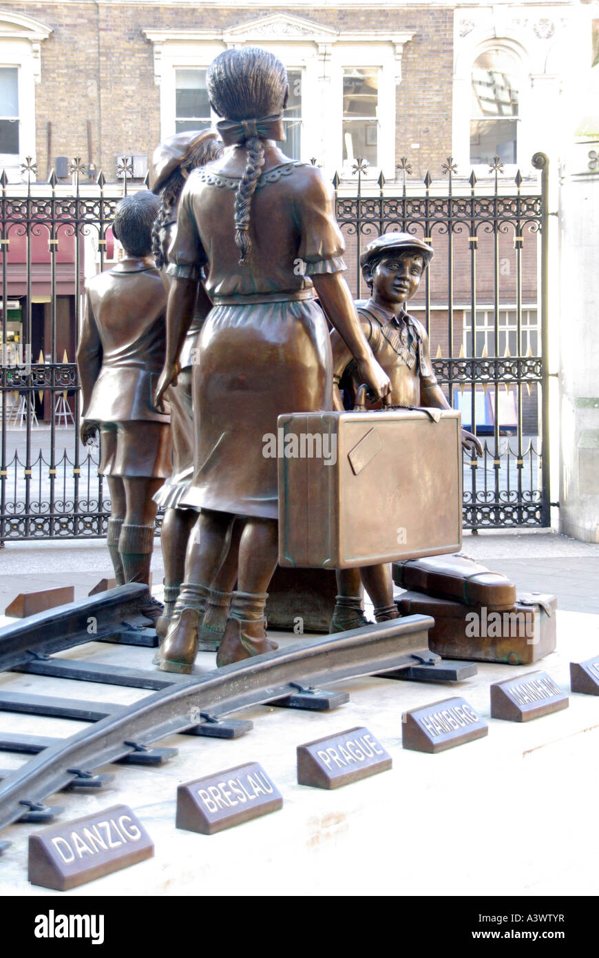Bronze memorial sculpture Kindertransport The Arrival by Frank Meisler rescue of Jewish children arriving London Liverpool Street station England UK Stock Photo