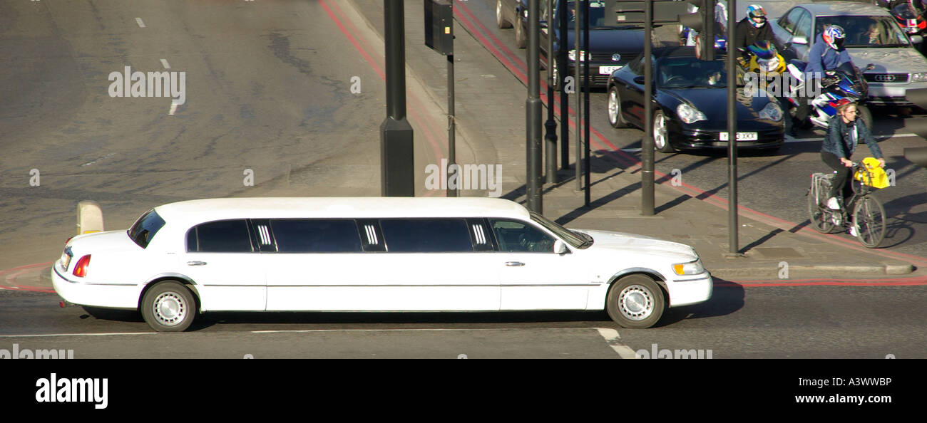 Stretch Limousine in traffic at Hyde Park Corner junction London Stock