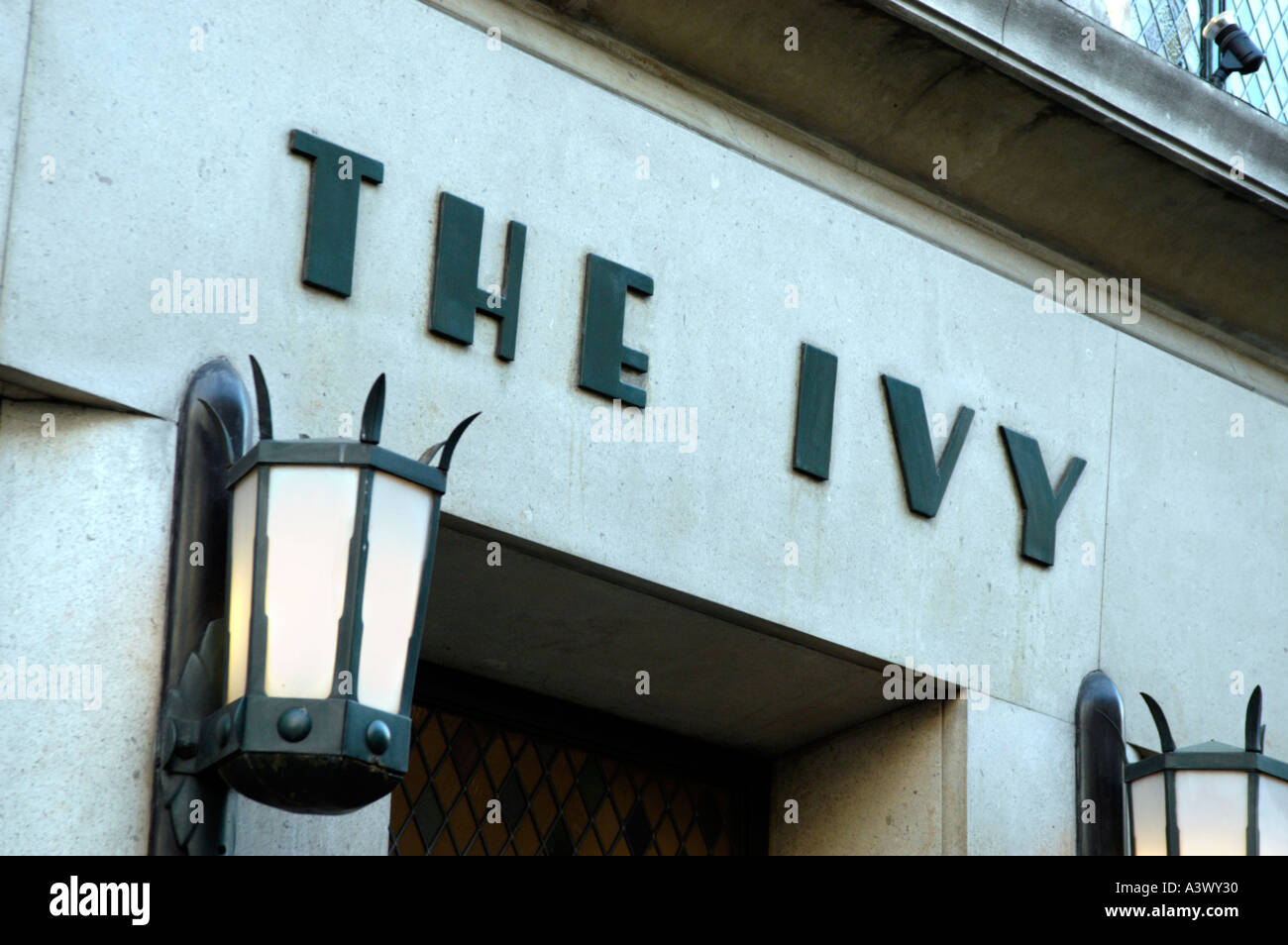 The ivy london exterior hi-res stock photography and images - Alamy