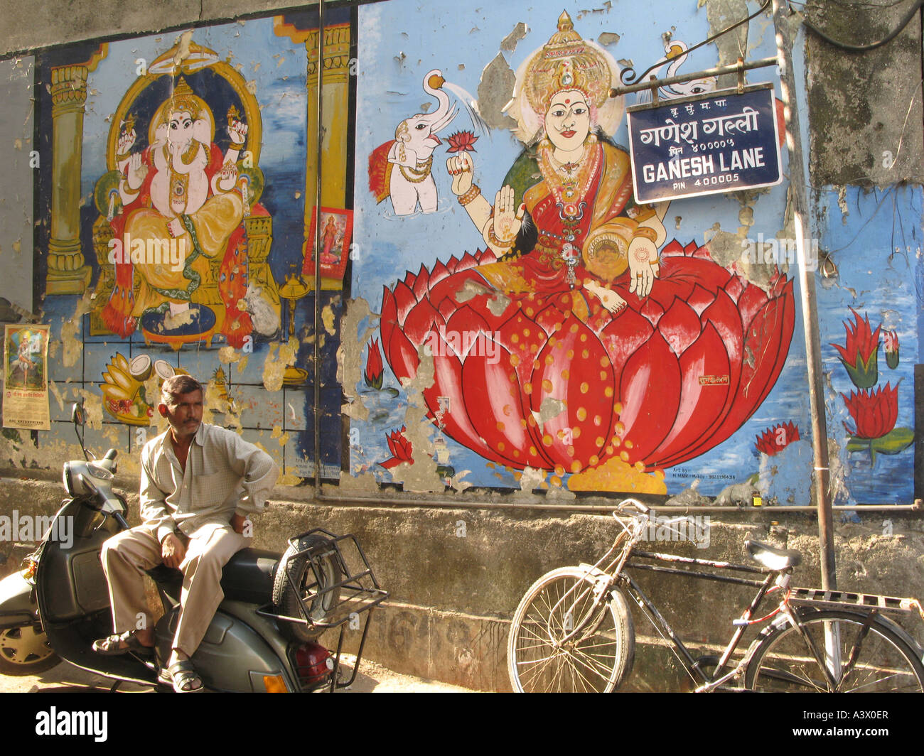 INDIA Religious murals in the streets of Mumbai Photo Julio Etchart Stock Photo