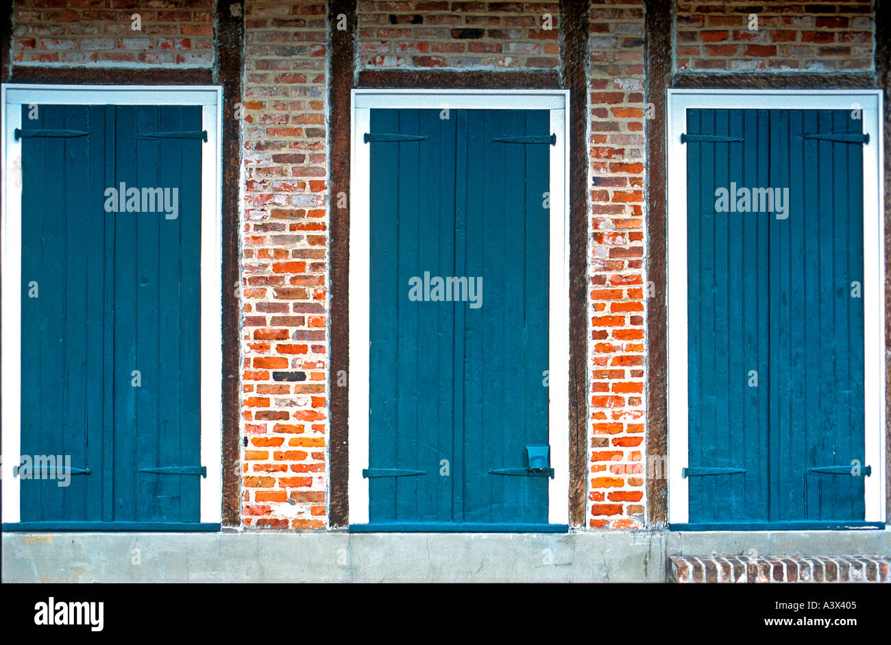 Closed door double doors hi-res stock photography and images - Alamy