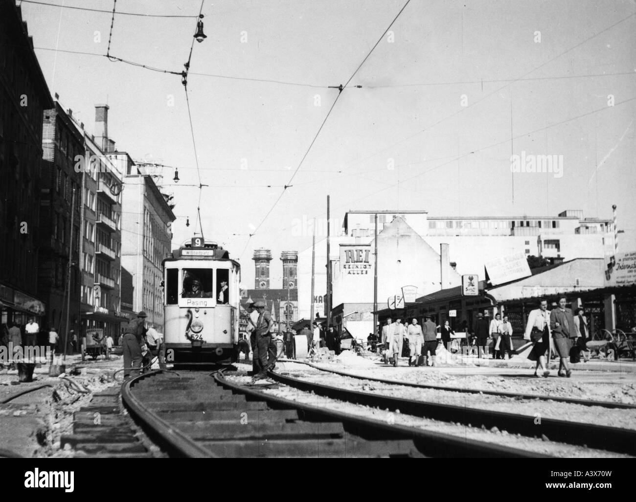 events, post-war period, destroyed cities, Munich, Bayer Street, circa 1947, streetcar, construction, reconstruction, Bavaria, Europe, American zone of occupation, Germany, 20th century, historic, historical, postwar, post war, Bayerstrasse, tram line 9, people, 1940s, Stock Photo
