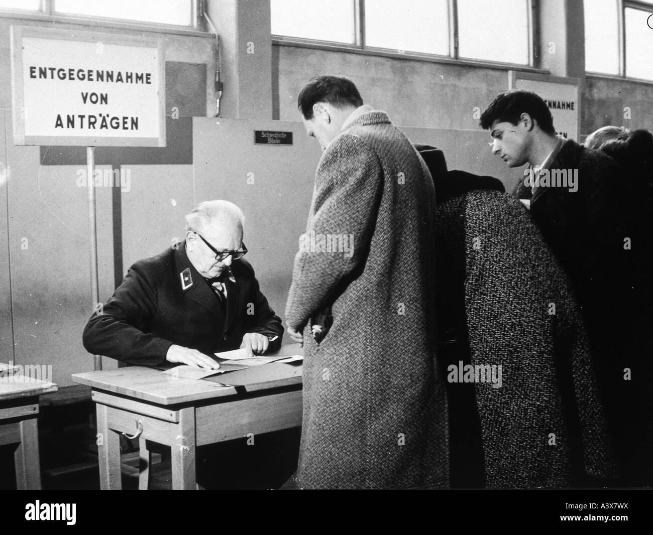 geography/travel, Germany, German Democratic Republic (GDR), politics, permit treaty, citizens of Berlin applying for permits, 18.12.1963, border, official,  20th century, , Stock Photo