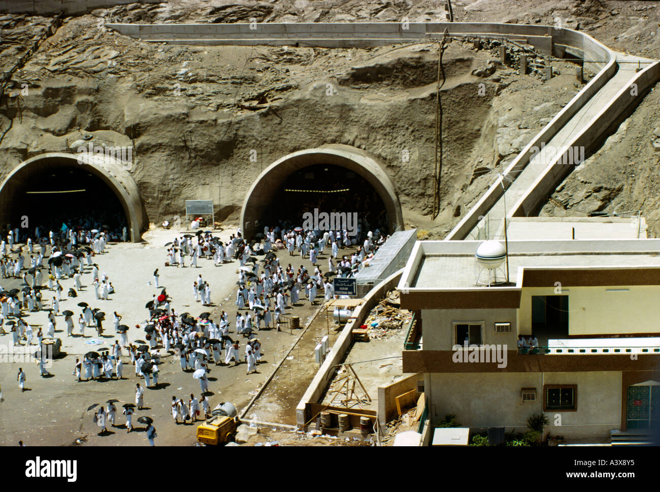 saudi-arabia-hajj-pilgrims-tunnels-hi-res-stock-photography-and-images