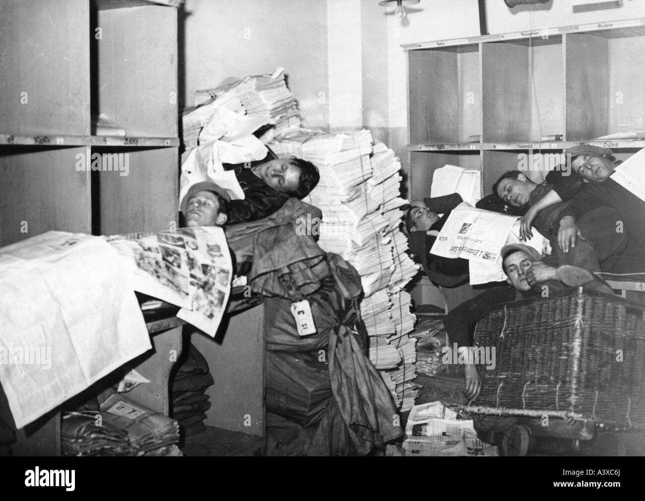 geography/travel, France, politics, stike, striking workers sleeping among not distributed newspapers, Paris, 23.6.1936, Stock Photo