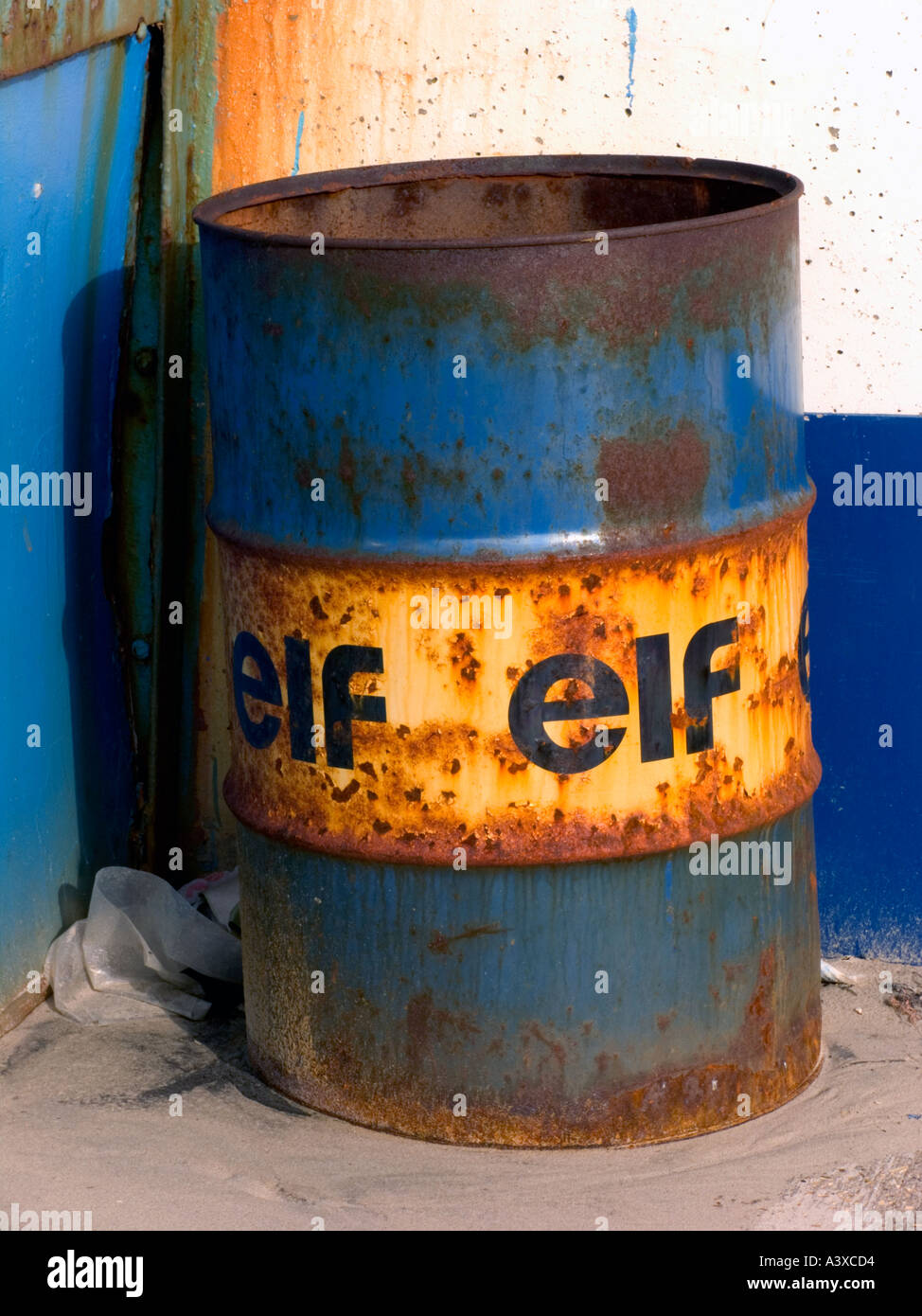Elf oil hires stock photography and images Alamy