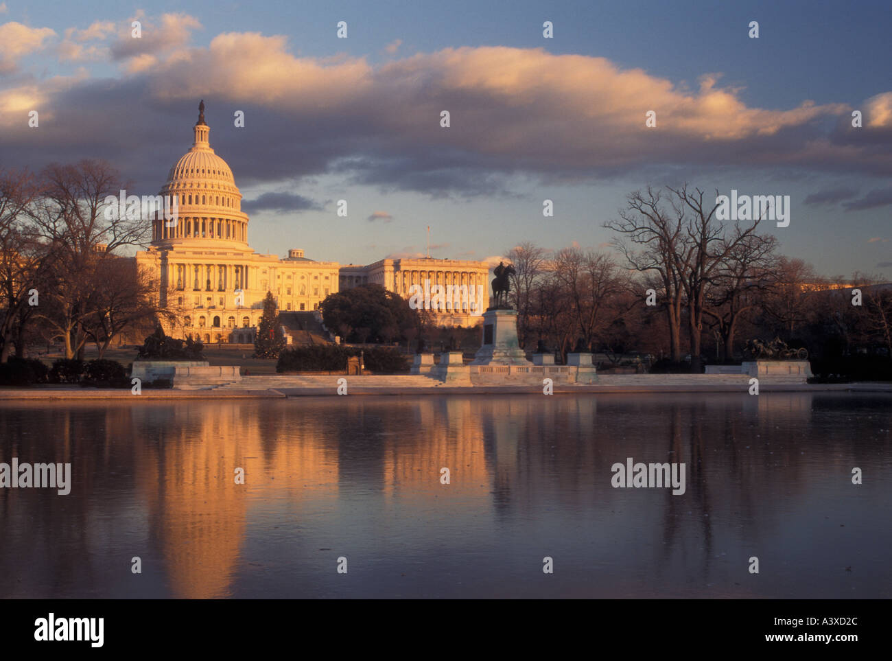 Washington dc reflection photos hi-res stock photography and images - Alamy