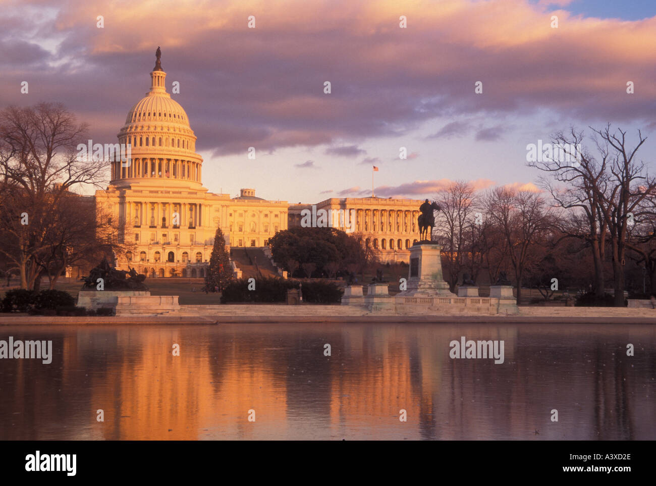 Washington dc reflection photos hi-res stock photography and images - Alamy