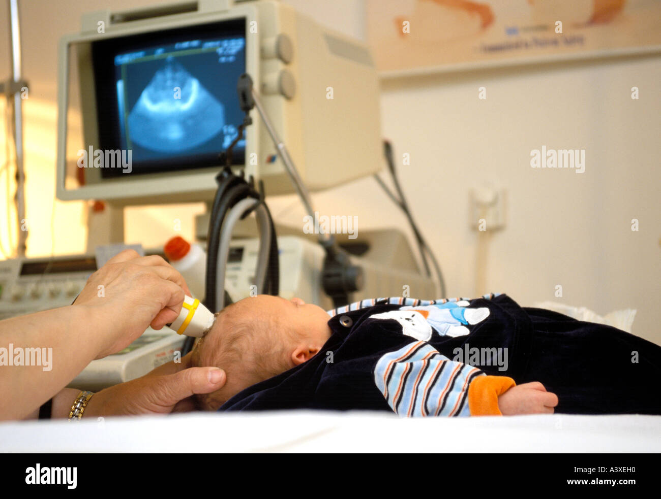 Ultrasonics hi-res stock photography and images - Alamy