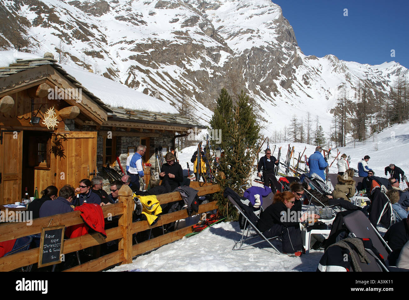 The sun terrace of the Edelweiss mountain restaurant near Le Val