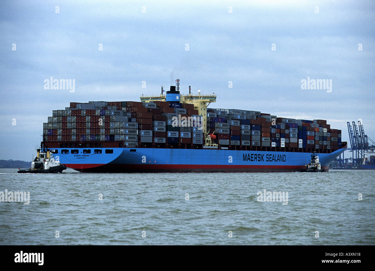 Maersk Sealand container ship arrives at the Port of Felixstowe in ...