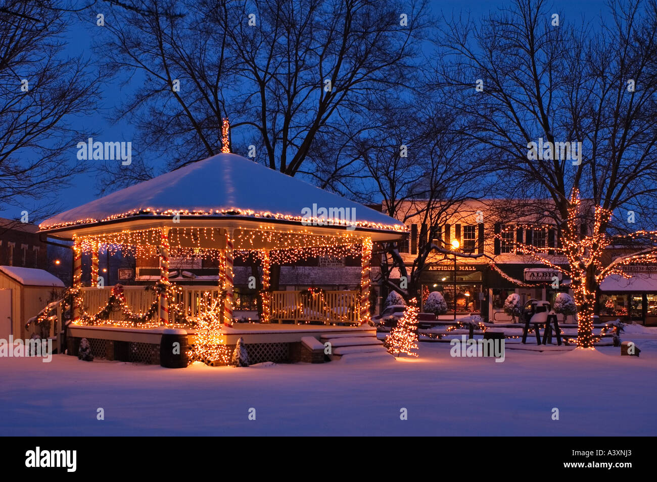 Gazebo In Midwestern Town Square Lit Up For Christmas Corydon Indiana Stock  Photo - Alamy