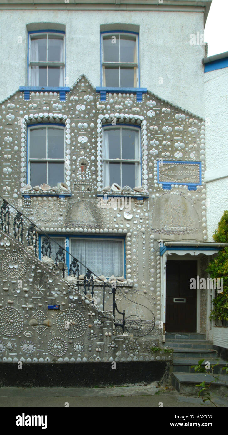 house covered in shells Polperro Cornwall Stock Photo