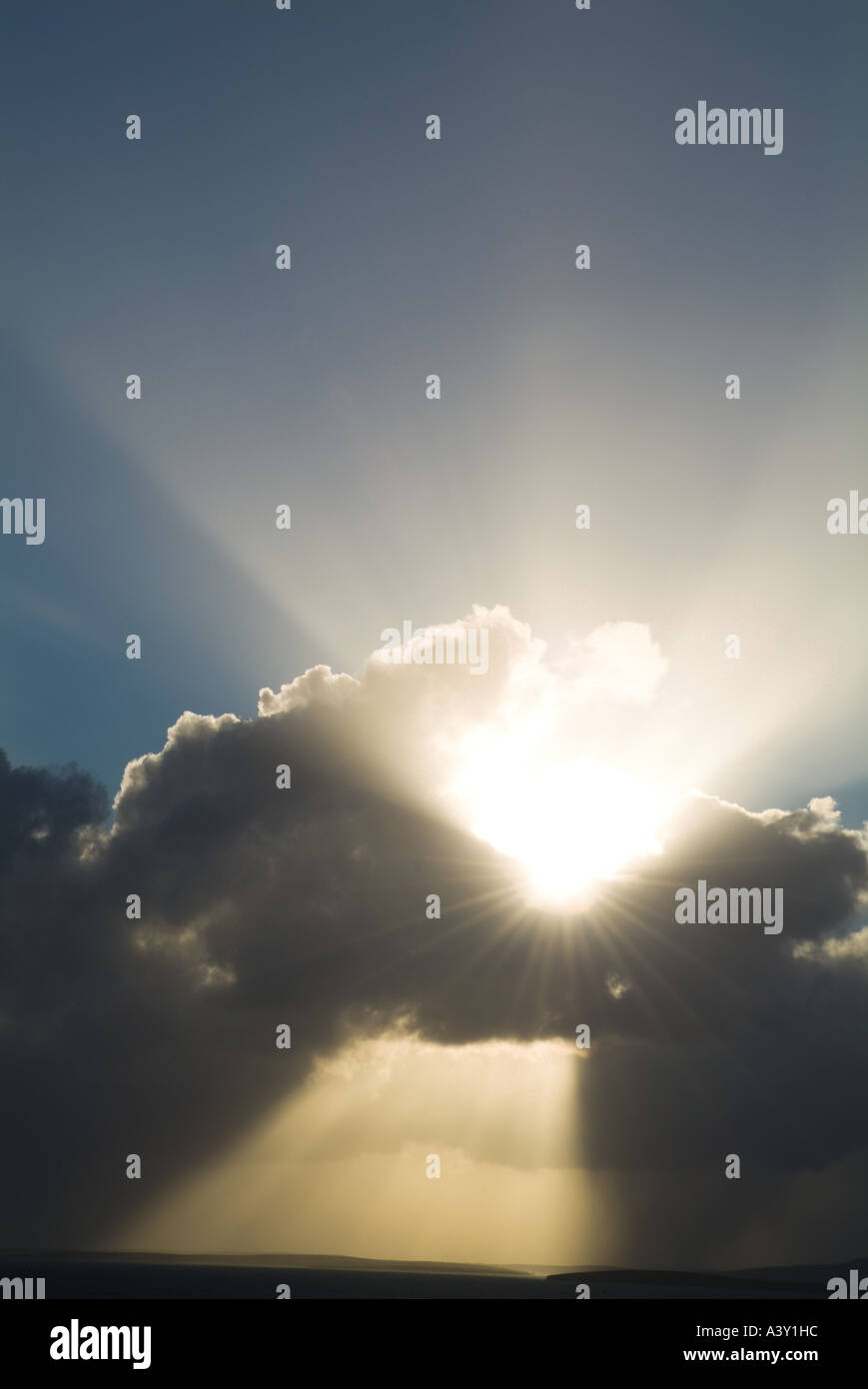 dh  CLOUDS BACKGROUND Black grey storm clouds with ray of sunlight from white sun sky moody cloud silver lining sunbeam rays uk Stock Photo