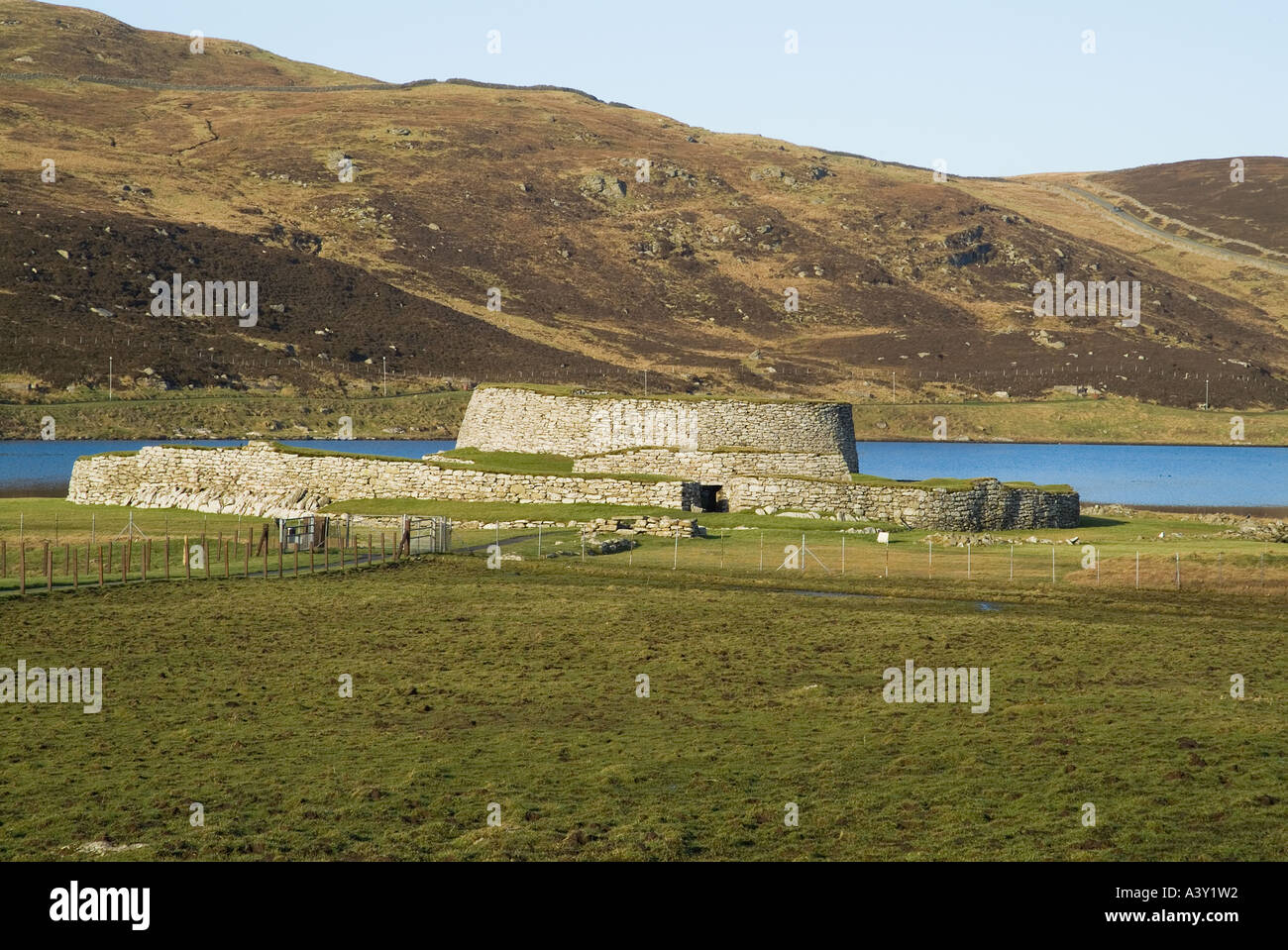 dh CLICKIMIN BROCH SHETLAND Iron Age broch defensive fortification ...