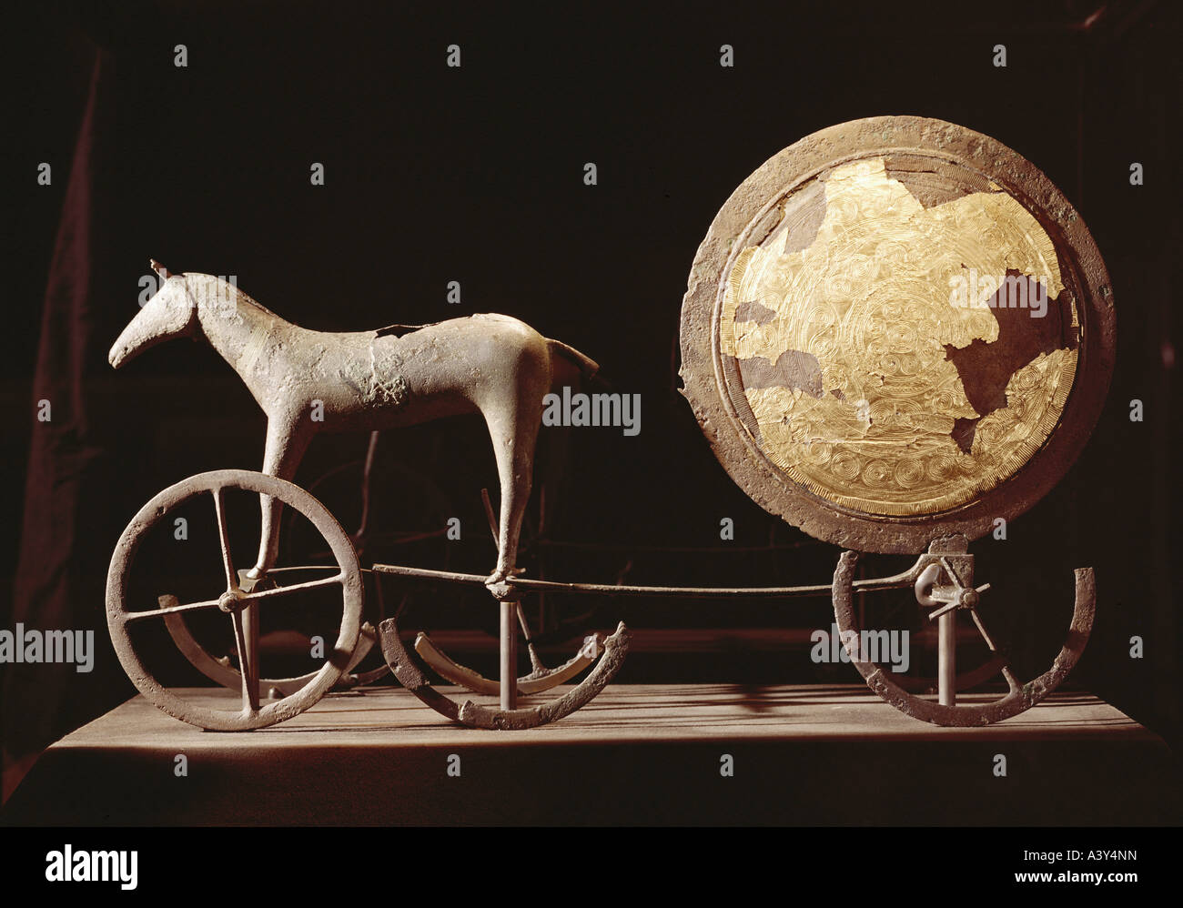 fine arts, bronze age, Trundholm sun chariot, circa 1400 BC, bronze & gold, National Museum, Copenhagen, Denmark, religion, 15th Stock - Alamy