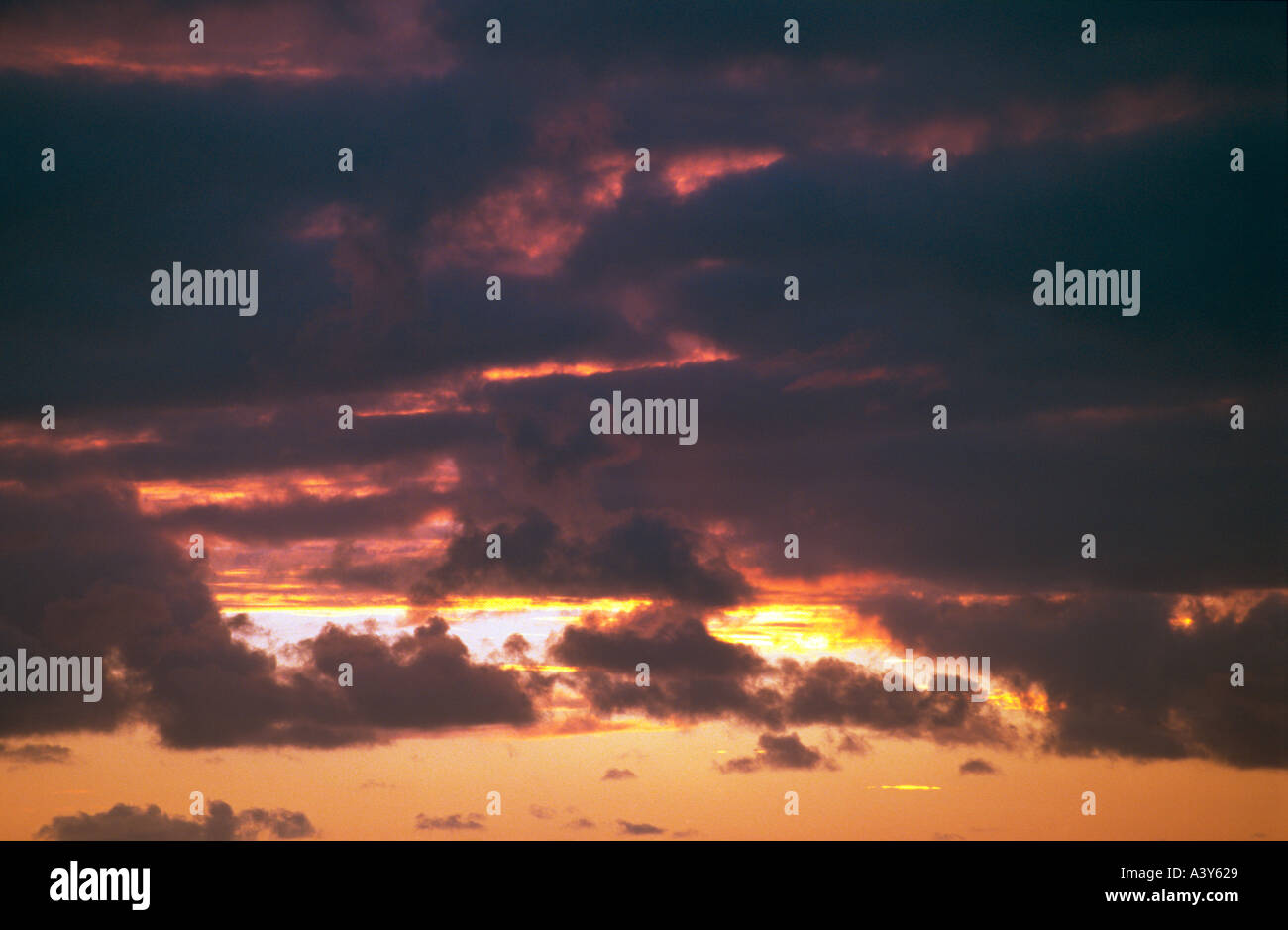 Red sunset sky stormy hi-res stock photography and images - Alamy