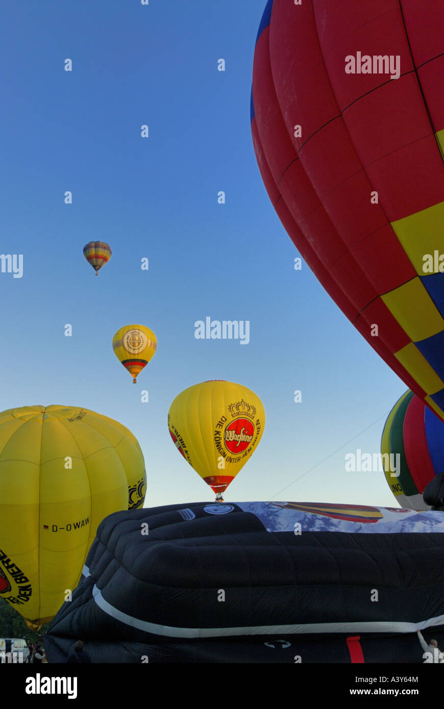Various shapes of balloon hires stock photography and images Alamy