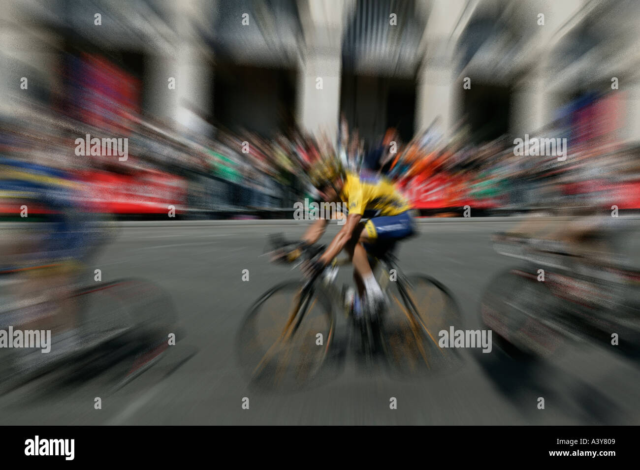 Tour de France leader Lance Armstrong wearing the yellow jersey rides up rue de Rivoli in Paris with US Postal teammates 2004 Stock Photo