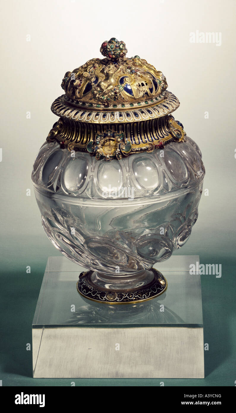 fine arts, centre piece, vase with cap, second half 16th century, rock crystal, gold, enamel, treasure of the Grand Dauphin, Pra Stock Photo