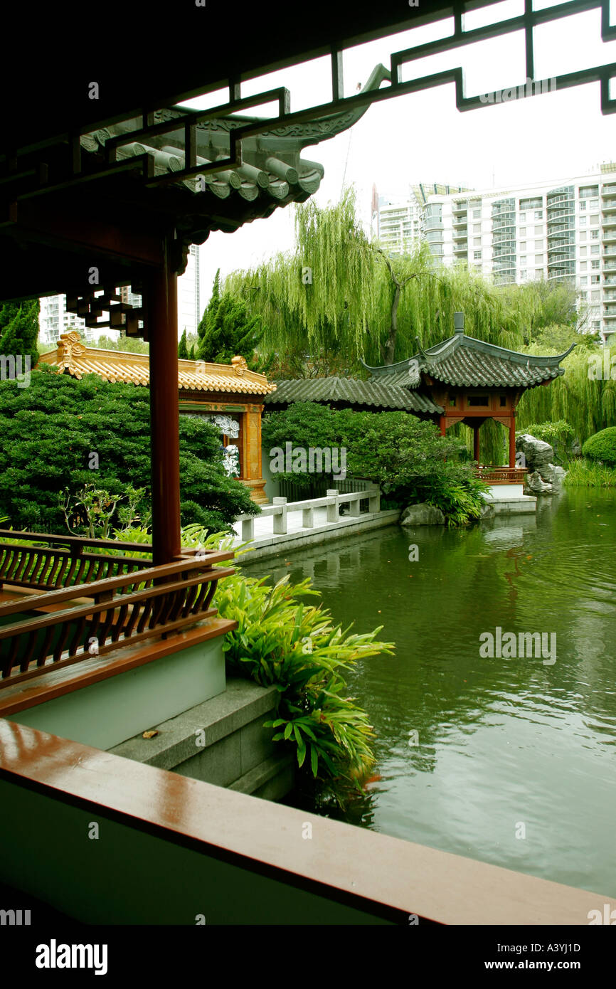 Traditional chinese architecture blends with Zen garden design Stock Photo