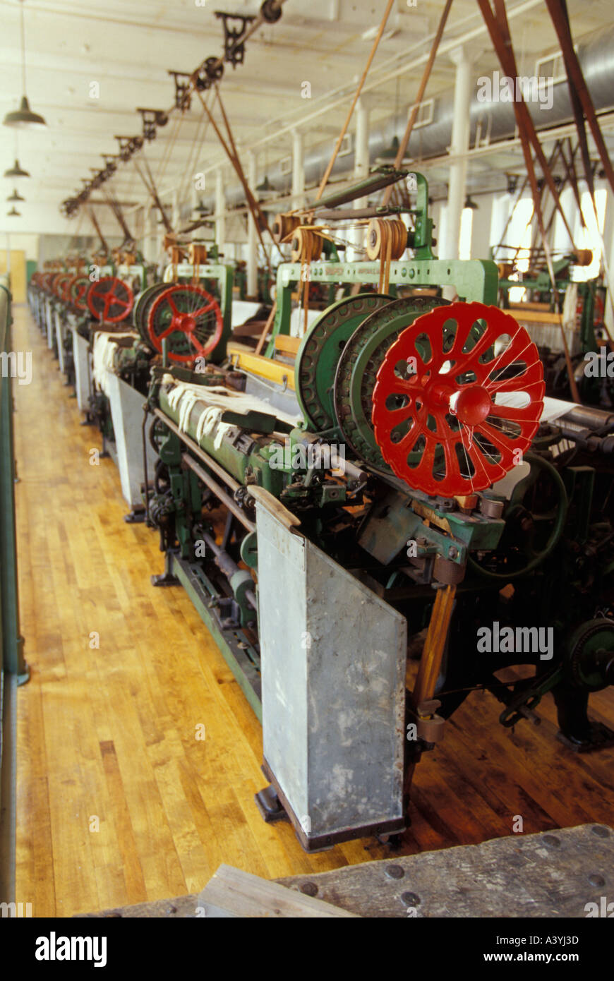 Factory looms cotton hi-res stock photography and images - Alamy