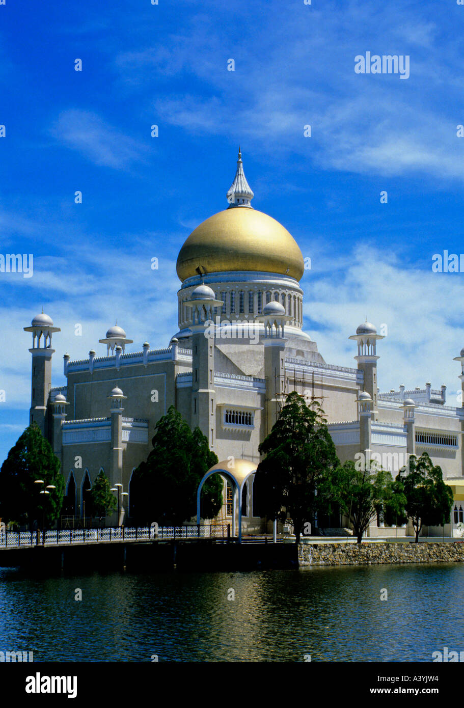mosque masjid sultan omar ali saifuddien city of bandar seri 