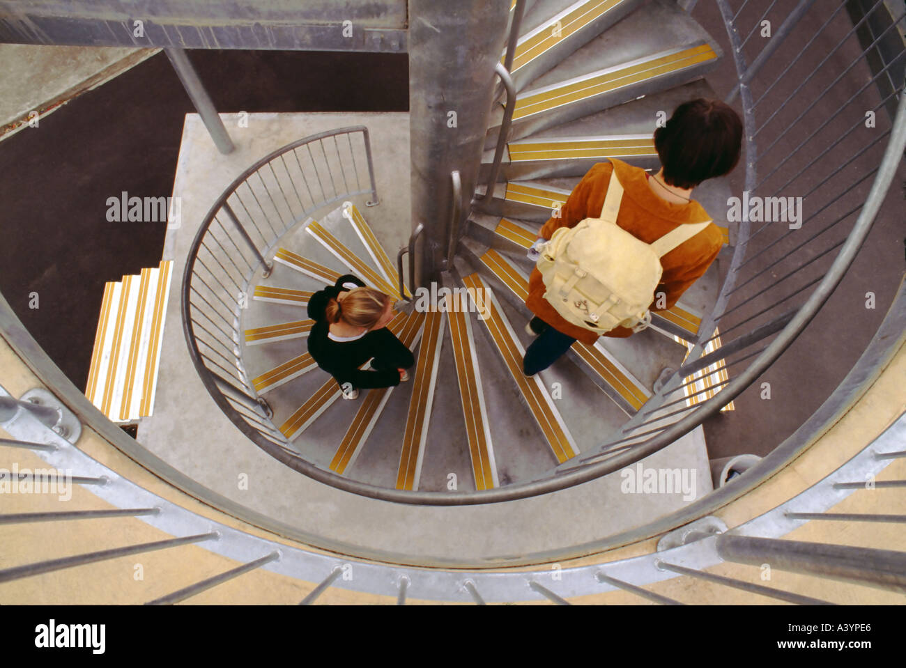 College students going up steps hi-res stock photography and images - Alamy