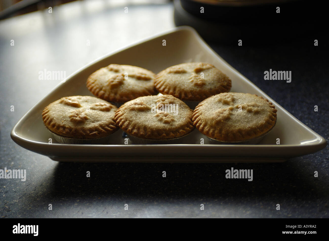 Golden pastry christmas mince pies hi-res stock photography and images ...