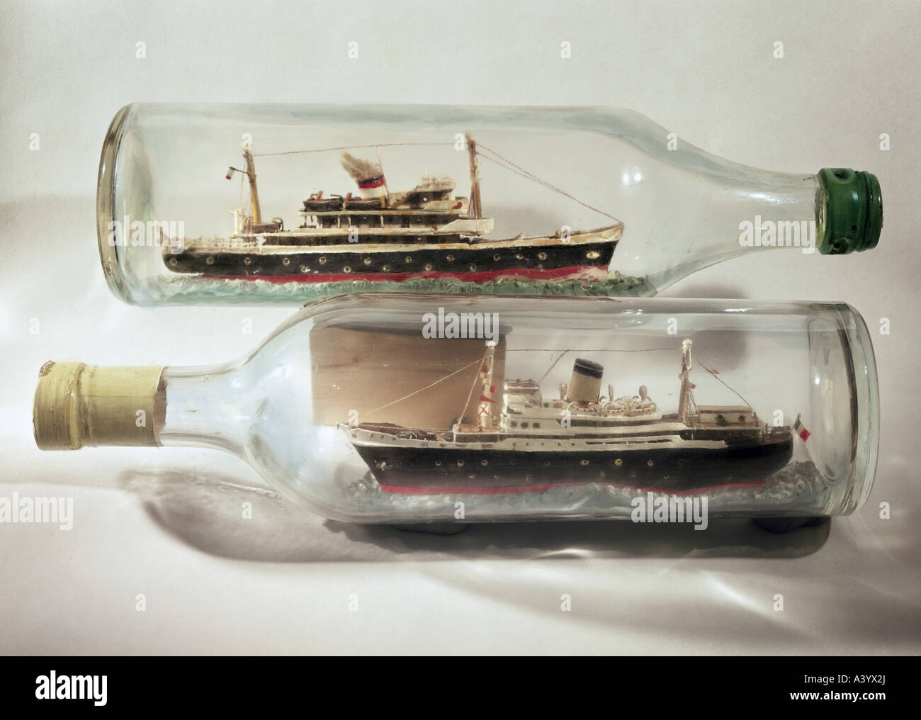 leisure, modelling, ship in a bottle, two steamers, Italy, second half 19th century, private collection, impossile bottle, miniature, ship, hobby, tinkering, historic, historical, Stock Photo