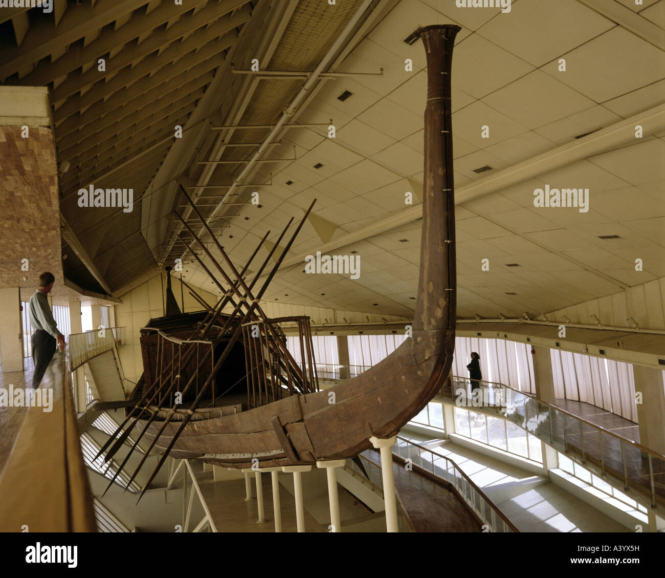 travel /geography, traffic / transport, navigation, ancient world, Egypt, royal barque of pharaoh Khufu for transferring his corpse to his last home, circa 2575 - 2465 BC, Solar Boat museum, Gizah, Giza, historic, historical, Africa, Old Kingdom, 4th dynasty, 26th / 25th century BC, barques, boats, ship, ships, ritual, burial, ancient world, Stock Photo