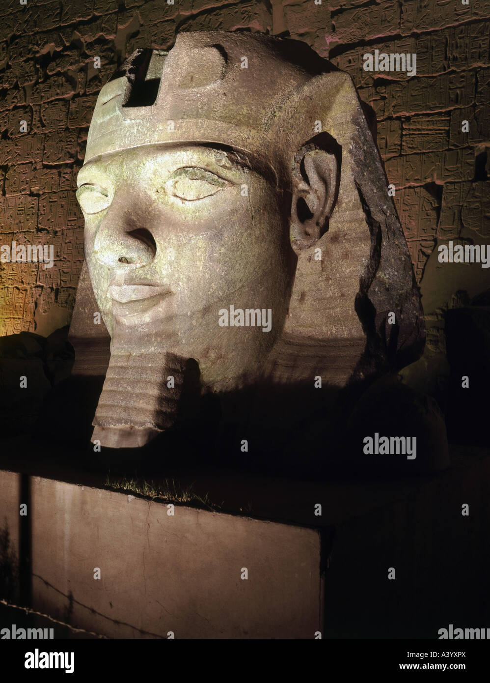 travel /geography, Egypt, Luxor, buildings, temple, Theban divine family Amun, Mut, Chons, exterior view, night, colossal head of pharaoh Ramesses II, 1304 - 1236 B.C., historic, historical, Africa, architecture, temples, ancient world, New Kingdom, 19th dynasty, 14th - 13th century B.C., sculpture, sculptures, heads, ancient world, Stock Photo