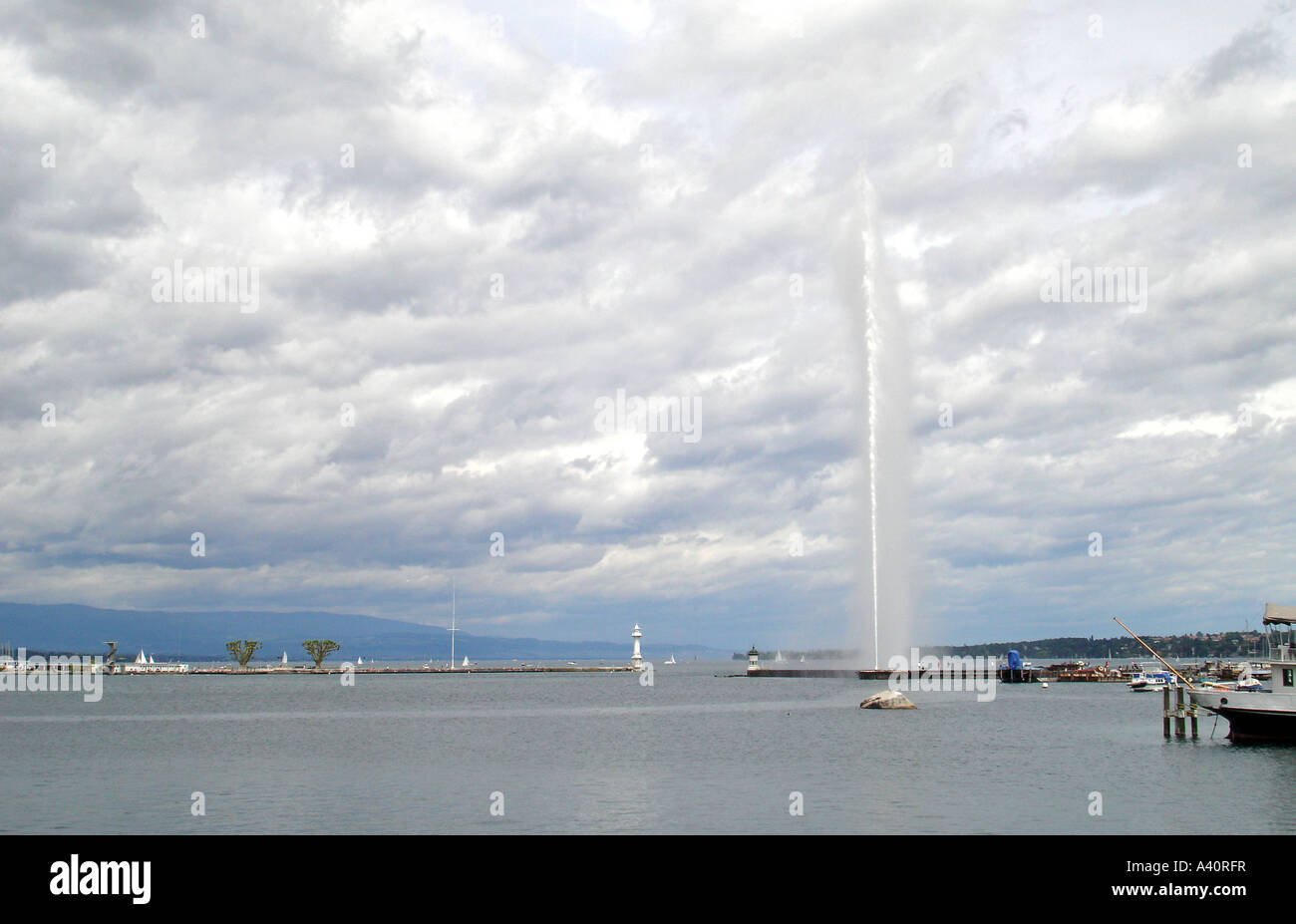 Fountain Jet d eau Geneva Switzerland Fontäne Genfer See 145 m hoch Stock Photo