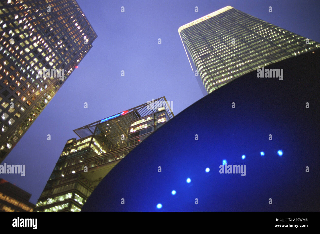 Canary Wharf at night One Five and Eight Canada Square tenants HSBC CSFB Bank of America Stock Photo