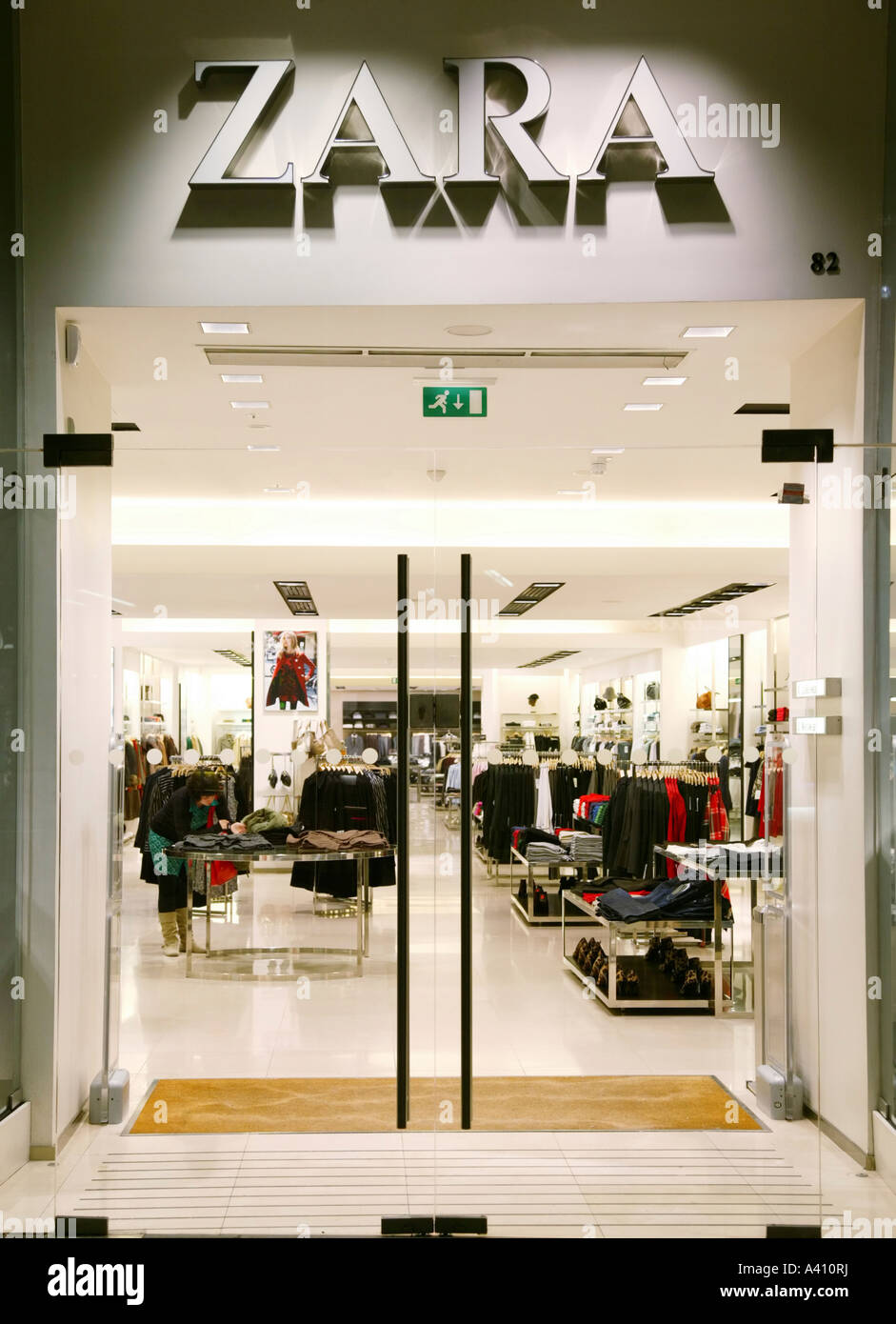 zara victoria opening hours