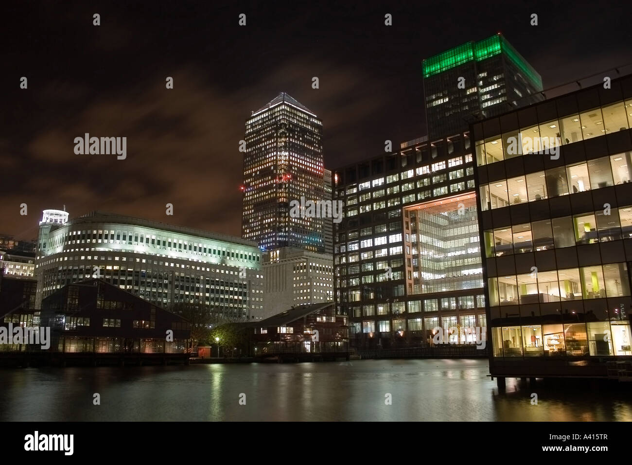 canary wharf at night Stock Photo - Alamy
