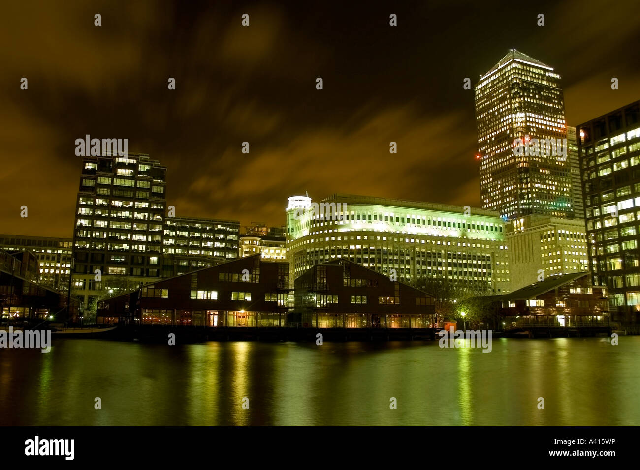 canary wharf at night Stock Photo - Alamy