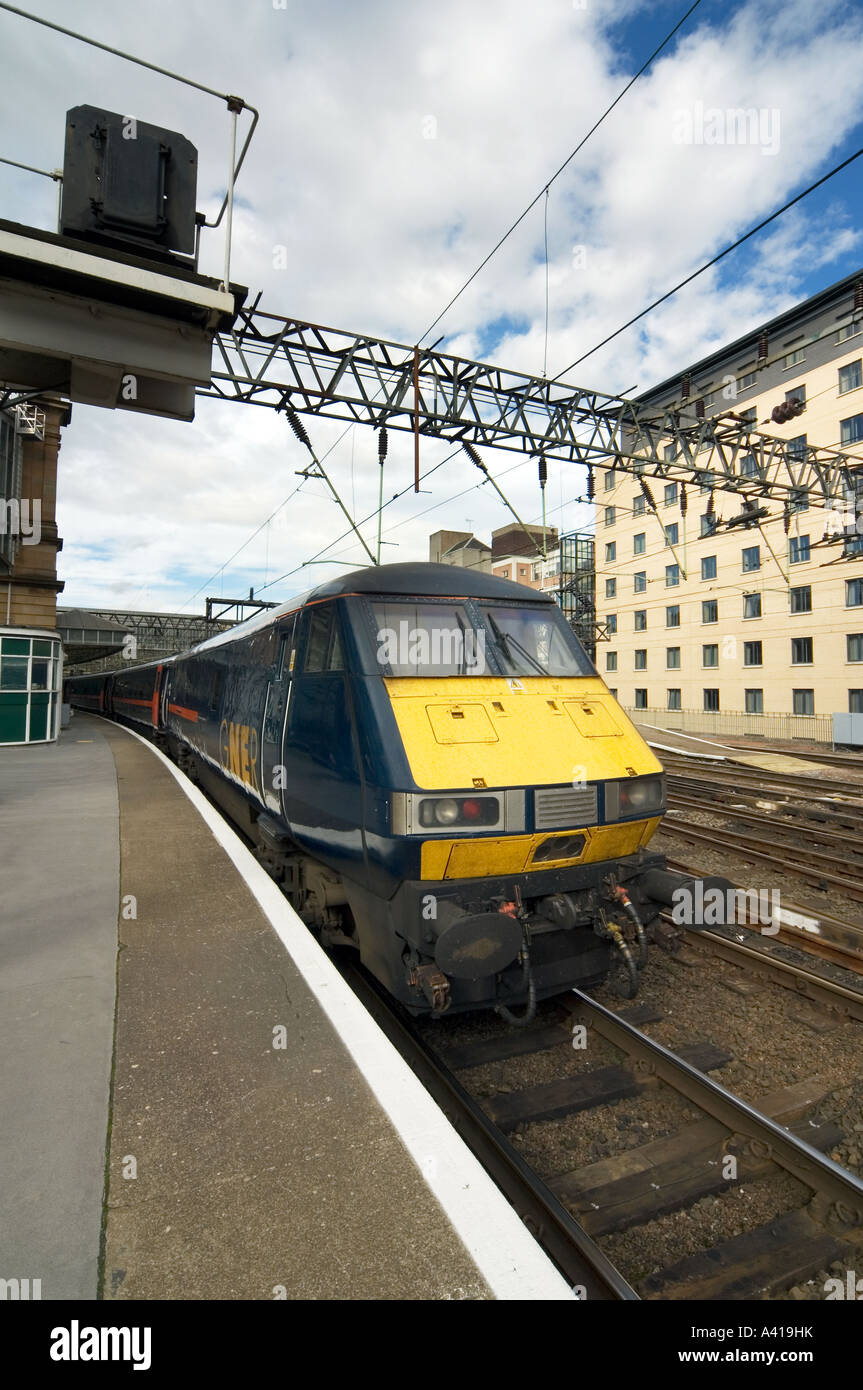 A GNER Flying Scotsman Train the R2427A Mallard at Glasgow Central Station Stock Photo