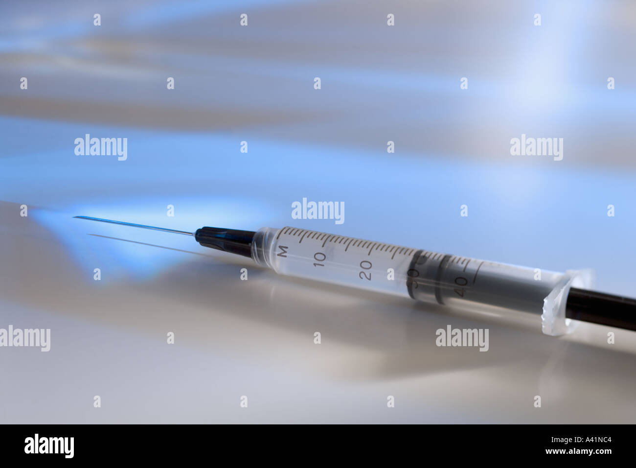 Hypodermics hires stock photography and images Alamy