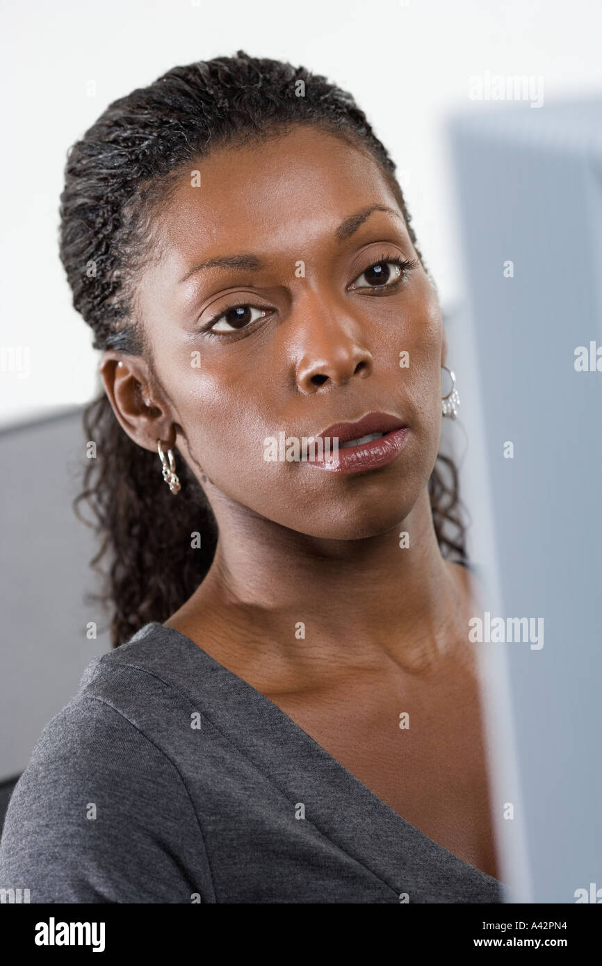 Business computer african woman hi-res stock photography and images - Alamy